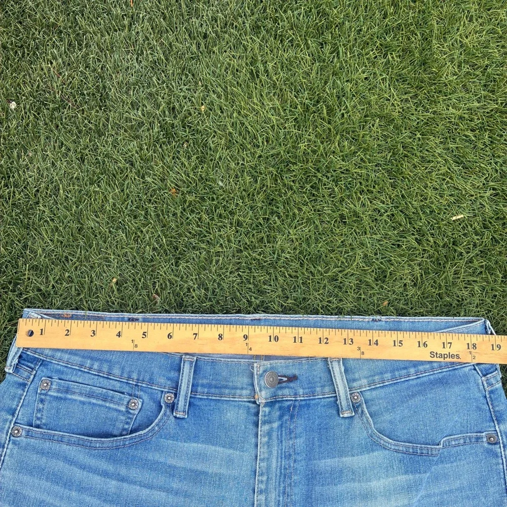 Levis 505 Regular Fit Jeans Mens 37x31 Light Wash Blue Straight Leg Denim Pants